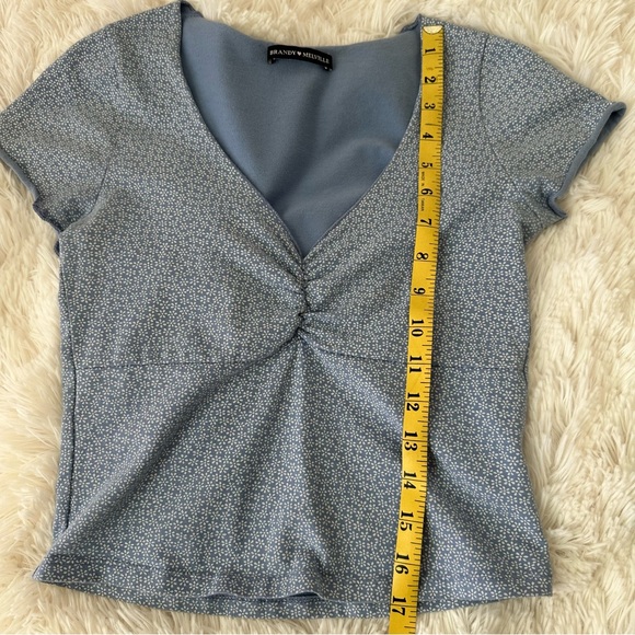 Brandy Melville Women’s Floral Blue White Short Sleeve Crop Top Size: Small - Picture 4 of 8